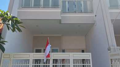 Jual Rumah Nyaman di Mulyosari, Surabaya - LT 75m²