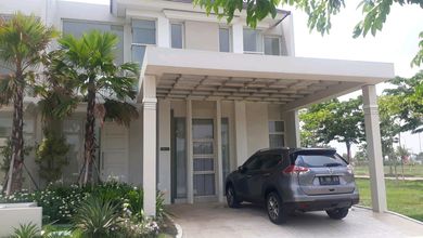 Kesempatan Eksklusif, rumah Mewah di Manukan, Surabaya, LB 156m²