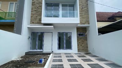 Dijual Rumah Nyaman di Citraland, Surabaya - LT 120m²