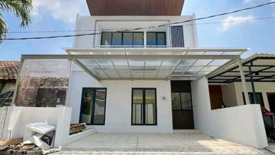 Dijual Rumah Nyaman di Citraland, Surabaya - LT 120m²