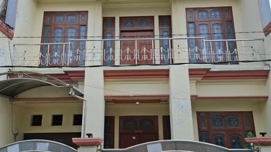 Rumah Dijual di Manukan, Surabaya, LB 210m², Harga Kompetitif!
