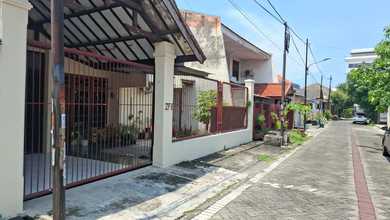 Rumah Dijual di Gununganyar, Surabaya, LB 200m², Harga Kompetitif!