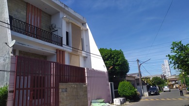 Penawaran Langka, rumah Mewah di Tenggilis Mejoyo, Surabaya, LB 500m²