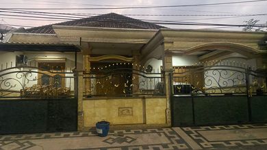 Jual Rumah Strategis di Sukomanunggal, Surabaya - LT 300m²