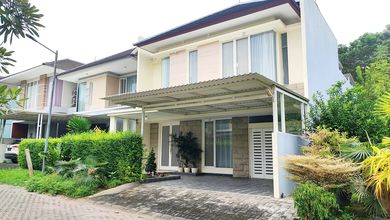 Rumah Elegan di Citraland, Surabaya, 5 Kamar Tidur, LT 210m²