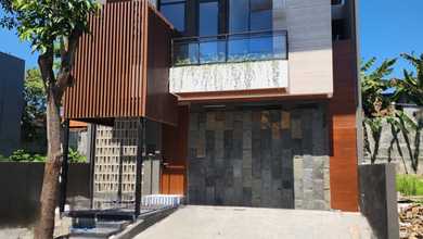 For Sale rumah Premium di Citraland, Surabaya - LT 168m²