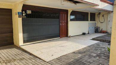Jual Rumah Cantik LT 300 m2 area Ngagel, Surabaya