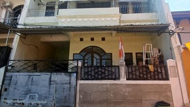 Kesempatan Rumah di Bulak, Surabaya, LB 100m², Harga 576 Juta