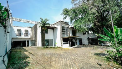 Penawaran Eksklusif, rumah Mewah di Kemang, Jakarta Selatan, LB 1374m²
