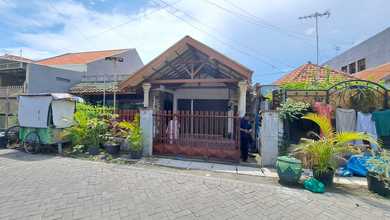Jual Rumah Nyaman di Ngagel, Surabaya - LT 246m²
