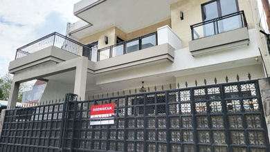 Disewakan Rumah Terjangkau di Kebayoran Baru, Jakarta Selatan, LT 220m²