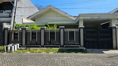 Hunian Mewah di Sukomanunggal, Surabaya, 2 Kamar Tidur, LT 357m²