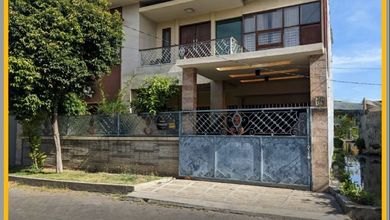 Rumah Favorit di Wonocolo, Surabaya, 2 KT, Harga 2,15 Miliar