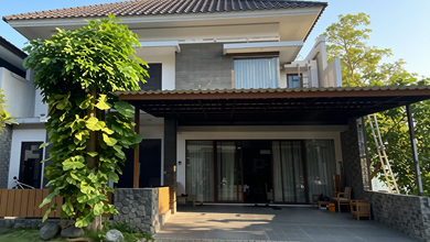 Promo Rumah di Lakarsantri, Surabaya, LB 300m², Harga 2,35 Miliar