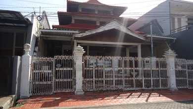 Kesempatan Rumah di Tenggilis Mejoyo, Surabaya, LB 350m², Harga 2,5 Miliar