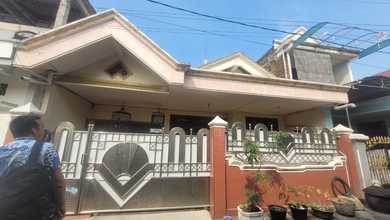 Kesempatan Rumah di Tandes, Surabaya, LB 90m², Harga 600 Juta