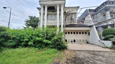 Hunian Mewah di Lakarsantri, Surabaya, 5 KT, LT 309m²