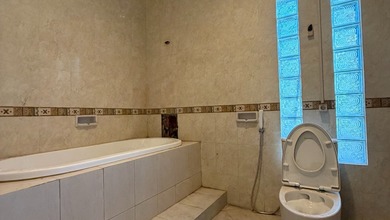 Penawaran Langka, rumah Mewah di Kerobokan Kelod, Badung, LB 425m²