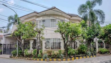Rumah Premium Luas 300 Jual di Surabaya Kota, Surabaya