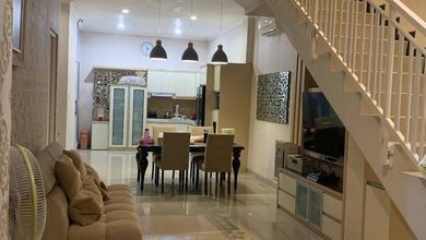 Dijual rumah Eksklusif di Manyar, Surabaya - LT 180m²