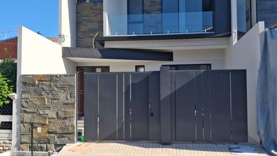 Penawaran Langka, rumah Mewah di Manyar, Surabaya, LB 250m²