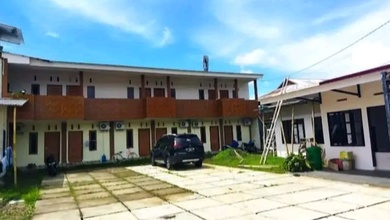 Rumah Kos 23 Kamar Lokasi Tondano Parkiran Mobil Luas
