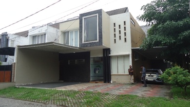 Rumah Elite di Kawasan Kebomas, Gresik, LB 400m², Harga 2,7 Miliar