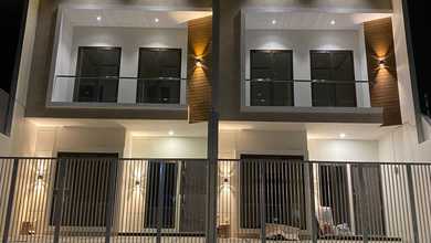 Penawaran Langka, rumah Mewah di Kedung Baruk, Surabaya, LB 180m²