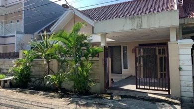 Kesempatan Rumah di Kutisari, Surabaya, LB 100m², Harga 1,6 Miliar