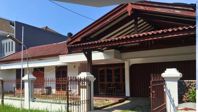 Rumah Elegan di Semolowaru, Surabaya, 4 KT, LT 360m²