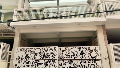 Kesempatan Rumah di Tambaksari, Surabaya, LB 200m², Harga 2,5 Miliar
