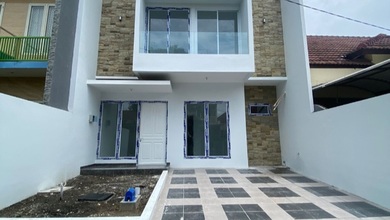 Rumah Dijual di Lakarsantri, Surabaya, LB 170m², Harga Kompetitif!