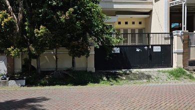 Hunian Mewah di Lakarsantri, Surabaya, 4 KT, LT 210m²