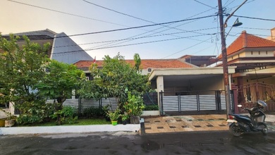 Rumah Dijual di Jemursari, Surabaya, LB 200m², Harga Kompetitif!