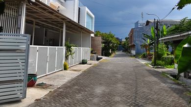 Rumah Dijual di Rungkut Industri, Surabaya, LB 160m², Harga Kompetitif!