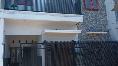 Rumah Dijual di Waru, Surabaya, LB 142m², Harga Kompetitif!