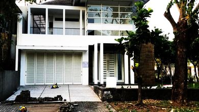 Rumah Mewah di Kawasan Citraland, Surabaya, LB 500m², Harga 8,9 Miliar