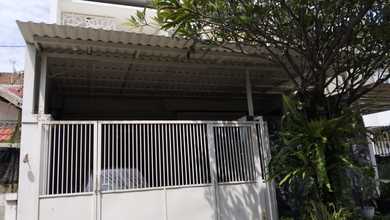 Rumah Mewah di Sukolilo, Surabaya, 3 KT, LT 160m²