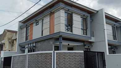 Properti Siap Pakai di Area Kedung Baruk, Surabaya, LT 135m²