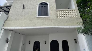 Kesempatan Rumah di Jagakarsa, Jakarta Selatan, LB 240m², Harga 2,3 Miliar