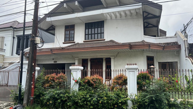 Rumah Elite di Kawasan Kebon Jeruk, Jakarta Barat, LB 350m², Harga 7,7 Miliar