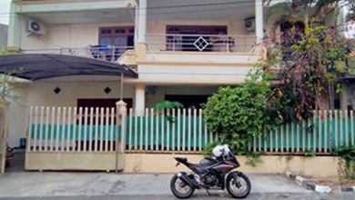 Penawaran Eksklusif, rumah Prestisius di Dukuh Pakis, Surabaya, LB 250m²