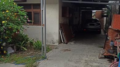 Rumah Mewah di Rungkut, Surabaya, 2 Kamar Tidur, LT 390m²