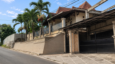 Hunian Mewah di Sukatani, Depok, 4 KT, LT 520m²