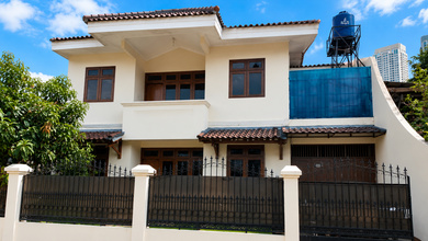 Hunian Elegan di Tanjung Duren Selatan, Jakarta Barat, 8 KT, LT 234m²