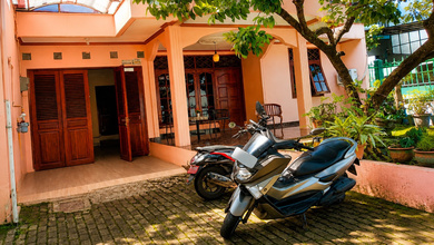 Dijual Rumah Strategis di Beji, Depok - LT 225m²