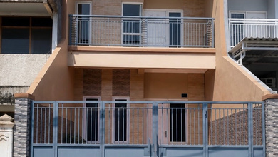 Rumah Dijual di Tambaksari, Surabaya, LB 195m², Harga Kompetitif!