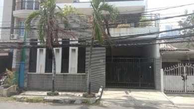 Rumah Siap Huni di Kawasan Dukuh Pakis, Surabaya, LT 180m²