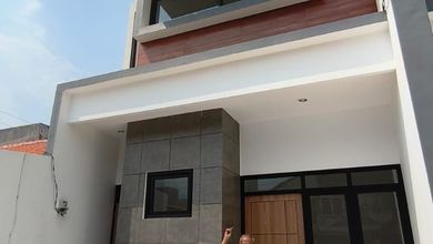 Kesempatan Rumah di Tenggilis Mejoyo, Surabaya, LB 100m², Harga 1,6 Miliar
