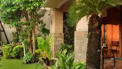Kesempatan Eksklusif, rumah Mewah di Galaxy, Surabaya, LB 500m²